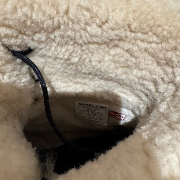 Sorel Black and Sherpa lined boots - Picture 3 of 5